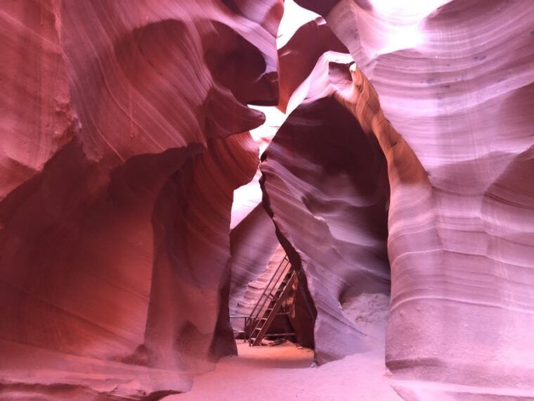 page-lower-antelope-canyon-tour-with-trained-navajo-guide