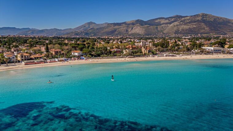 palermo-boat-tour-to-mondello-isola-delle-femmine-drink