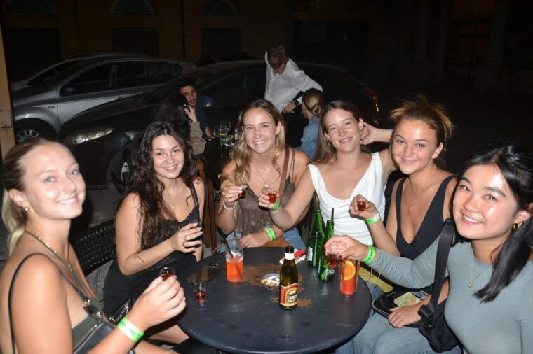 palermo-guided-bar-crawl-with-shots-and-discounts-on-drinks