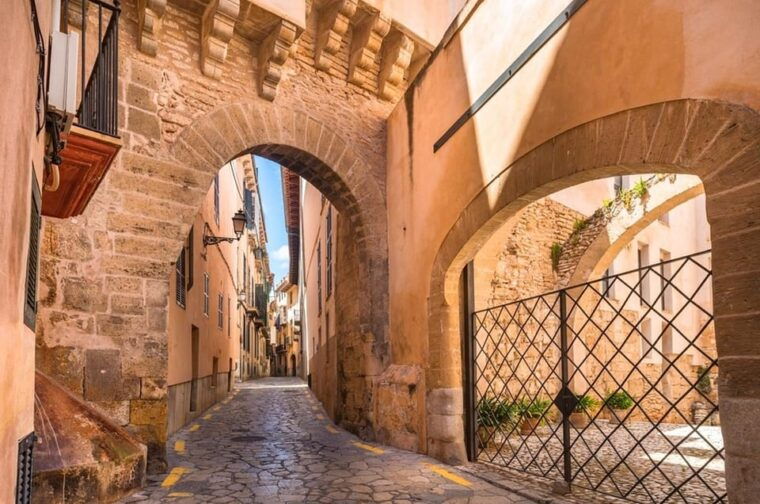 palma-de-mallorca-small-group-tour-fast-track-cathedral