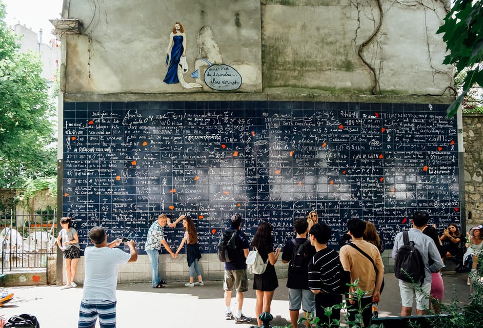 paris-montmartre-guided-tour-at-night-limited-tour-series