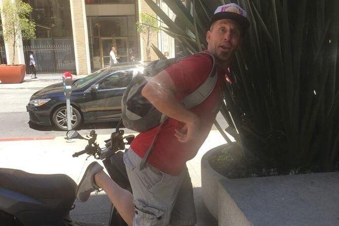 participate-in-a-fun-scavenger-hunt-in-los-angeles-by-wacky-walks