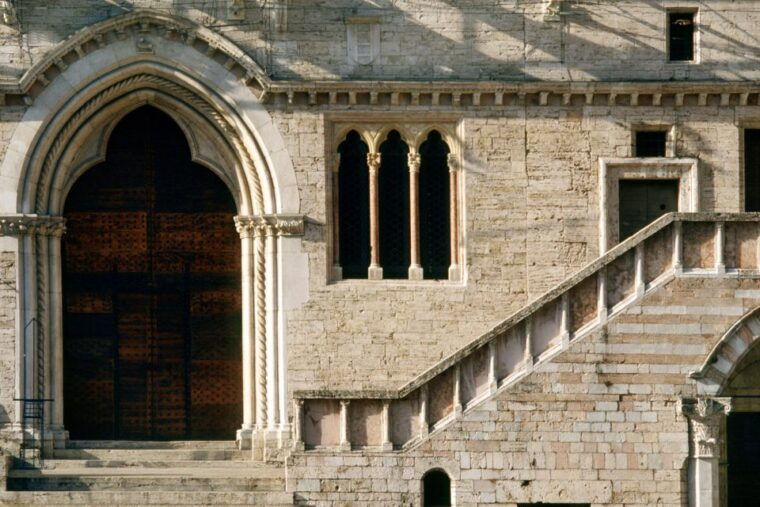 perugia-old-town-walking-tour-piazza-iv-novembre