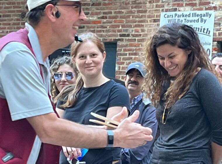 philadelphia-comedy-magic-walking-tour-with-a-guide