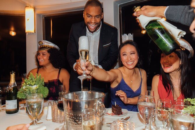 philadelphia-new-years-eve-buffet-dinner-cruise
