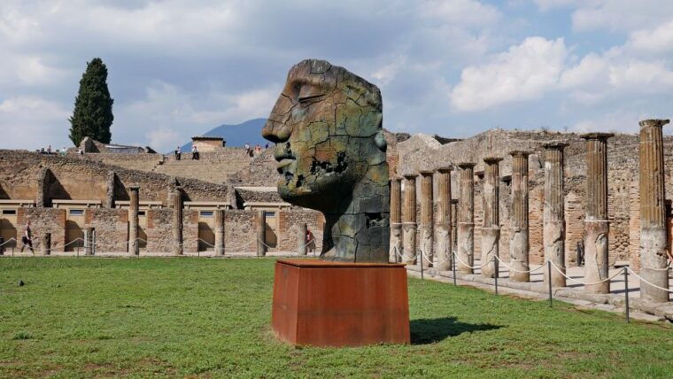 pompeii-archaeological-site-entry-and-guided-tour