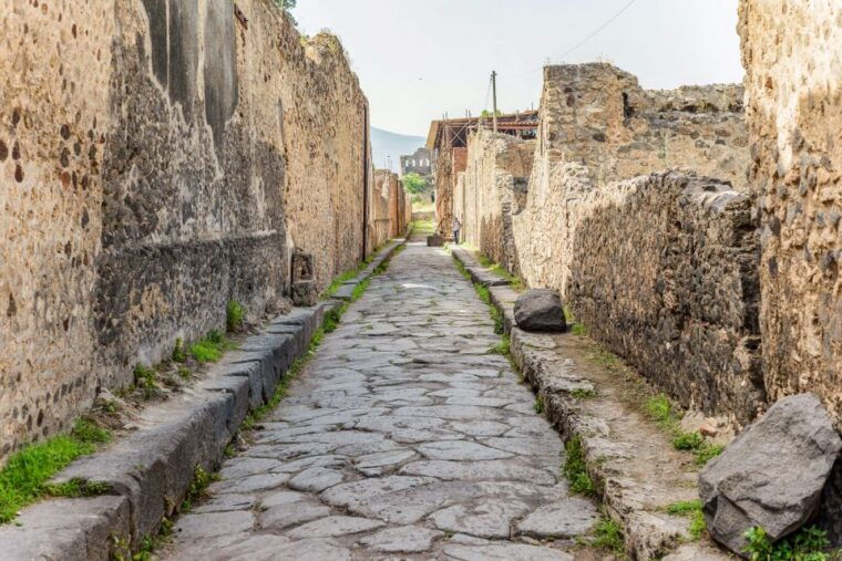 pompeii-small-group-tour-with-an-archaeologist-2