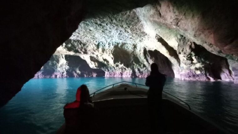 portimao-private-boat-trip-to-benagil-caves