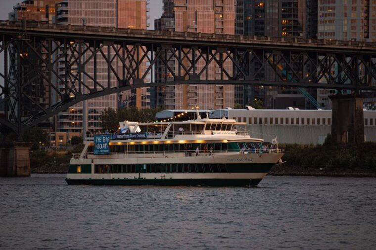 portland-willamette-river-2-5-hour-dinner-cruise