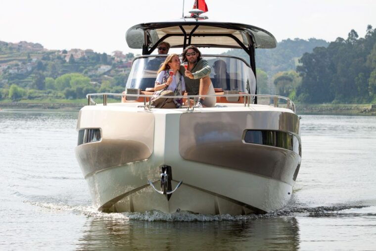 porto-2h-sunset-private-luxury-yacht-in-the-douro