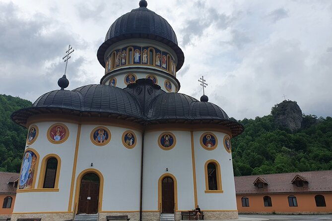 private-2-days-caves-in-romania-with-brancusi-opera