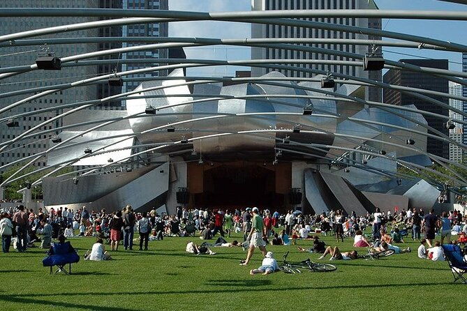 private-all-inclusive-chicago-downtown-highlights-walking-tour