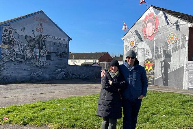 private-belfast-mural-giants-causeway-tour-from-belfast-2-in-1