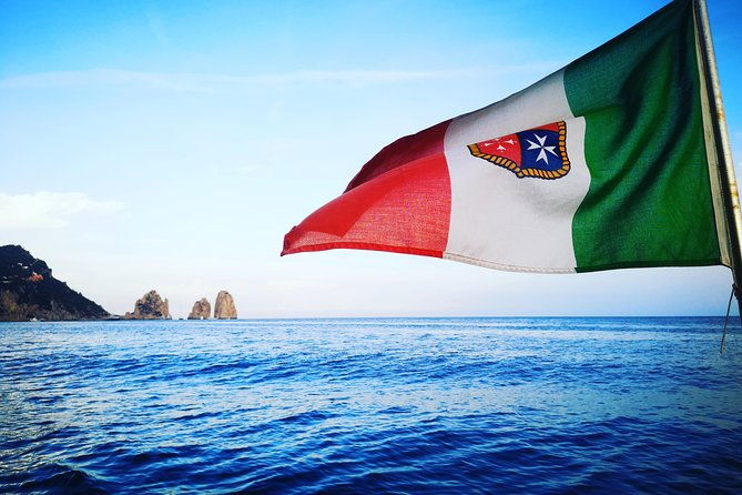 private-boat-tour-around-capri-with-classy-gozzo