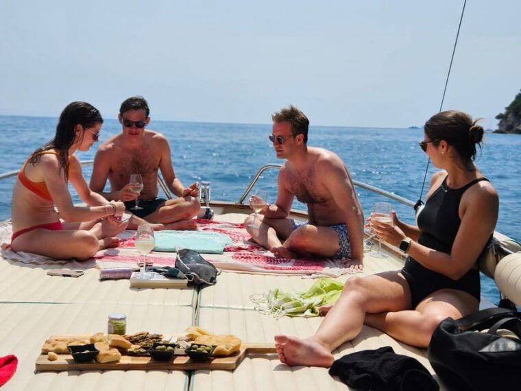 private-boat-tour-from-la-spezia-to-5-terre-with-drinks-snacks-swimming
