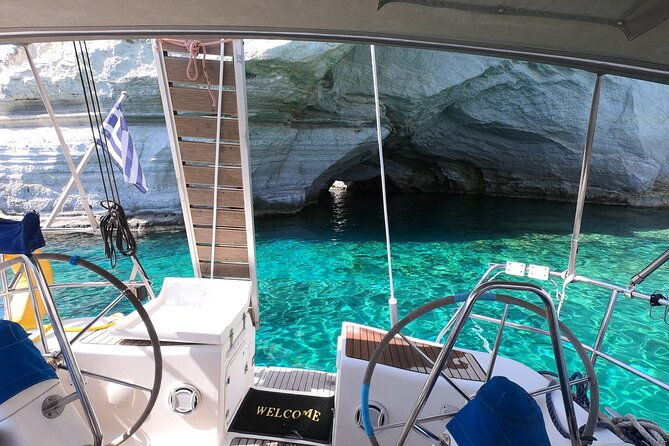 private-boat-tour-in-milos-with-lunch
