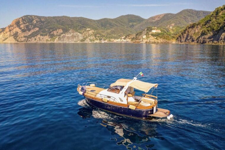 private-boat-tour-to-the-gates-of-the-cinque-terre-hd
