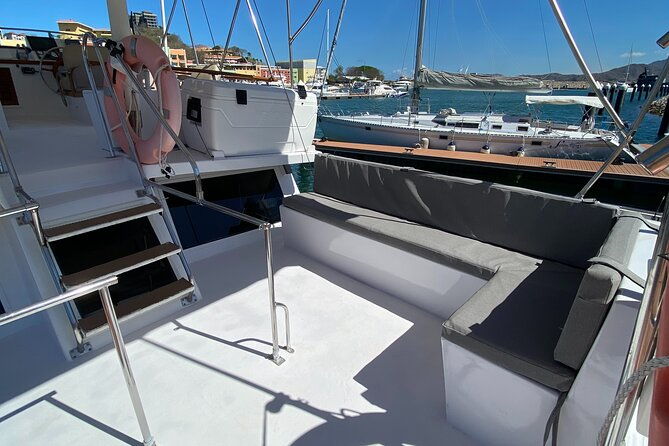 private-boat-tour-with-free-food-and-drinks-and-snorkeling