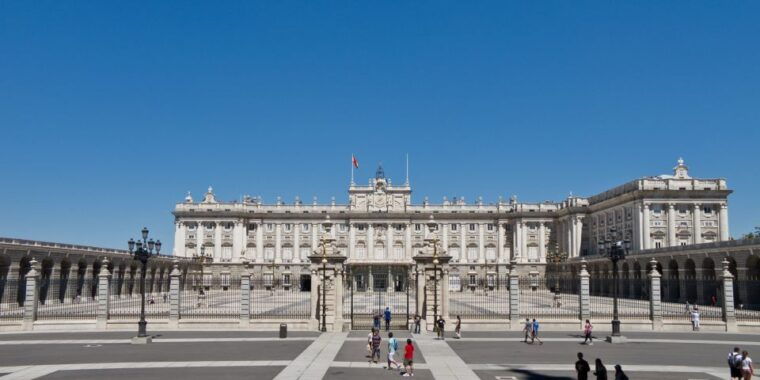private-guided-tour-royal-palace-royal-collections-gallery