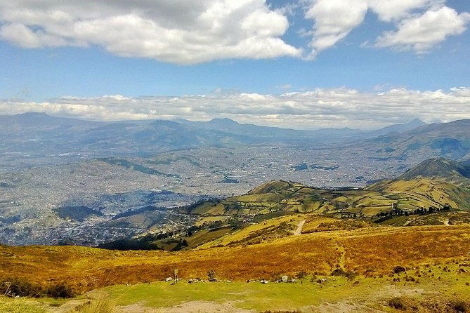 private-hiking-tour-to-ruco-pichincha-teleferico