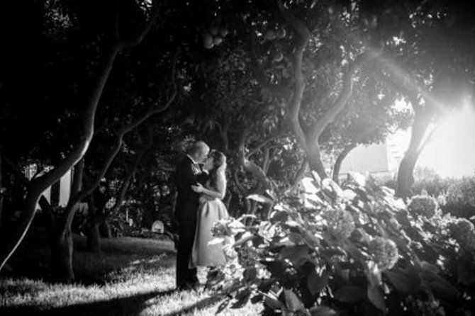 private-photo-session-with-a-local-photographer-in-praiano
