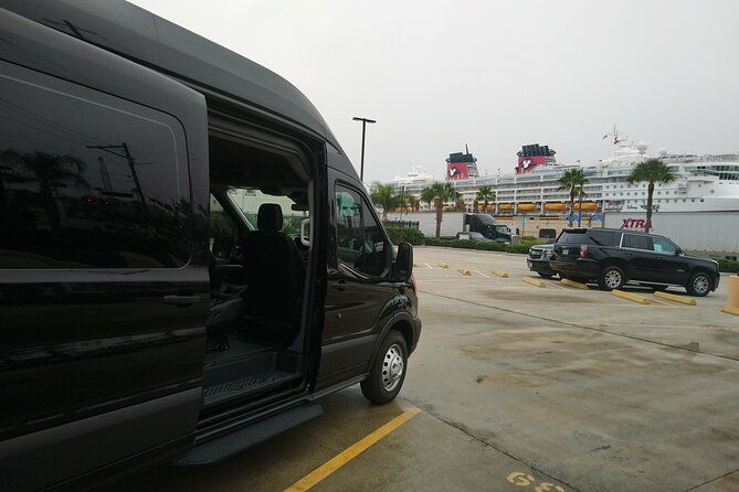 private-shuttle-galveston-to-hobby-airport-hou-for-10-travelers