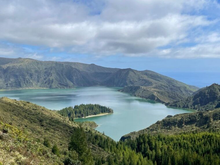 private-van-tour-sete-cidades-lagoa-do-fogo-volcanic-lakes