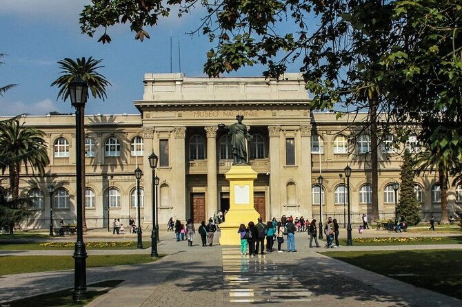 private-walking-tour-to-barrio-yungay-santiago