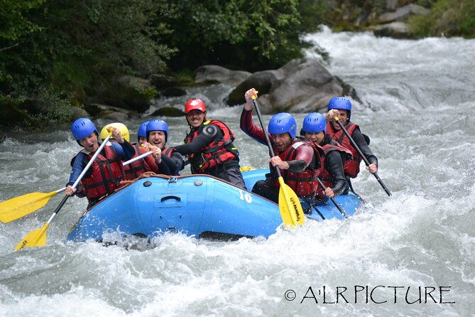 rafting-at-the-foot-of-mont-blanc-in-chamonix