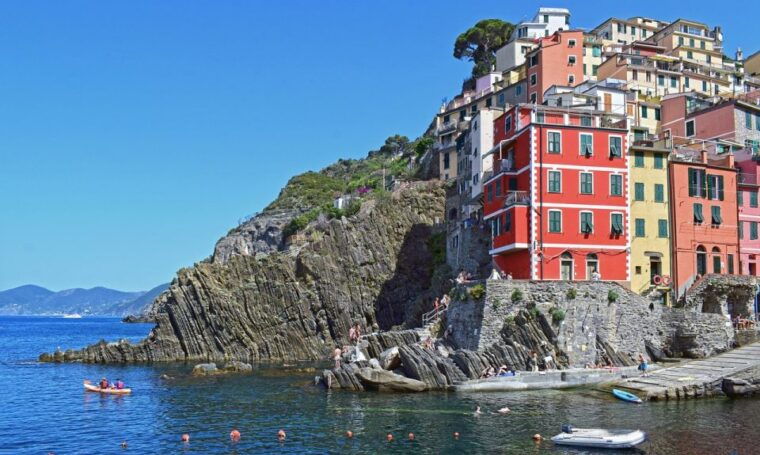 rent-canoe-kayak-riomaggiore