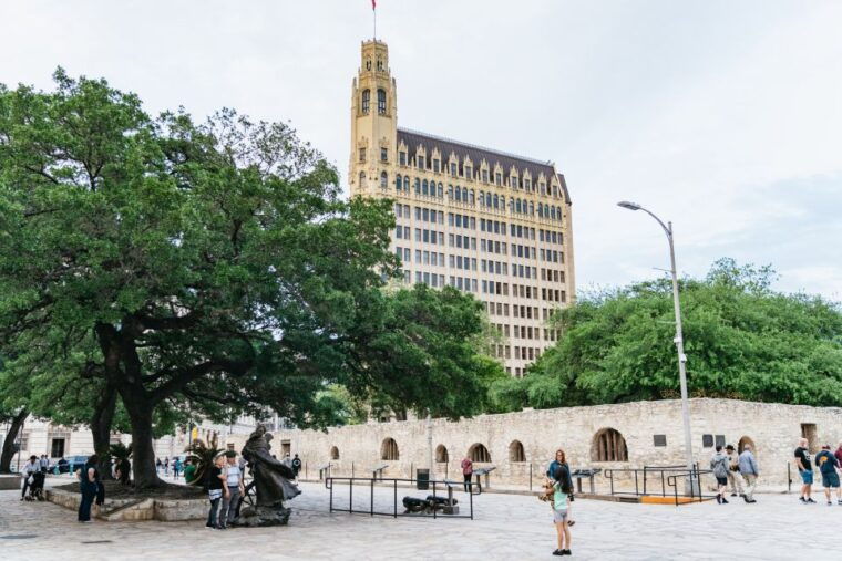 san-antonio-ghosts-and-dark-history-guided-walking-tour