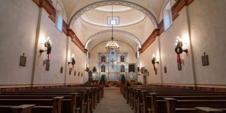 san-antonio-guided-walking-tour-with-boat-cruise