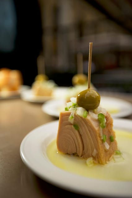 san-sebastian-walking-dinner-tour-with-basque-bites-2