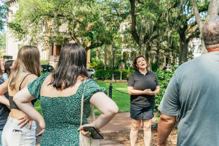 savannah-ghosts-asylums-voodoo-and-horror-walking-tour