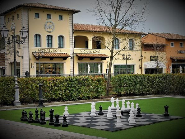 shopping-at-barberino-outlet-from-montecatini-terme-or-grotta-giusti