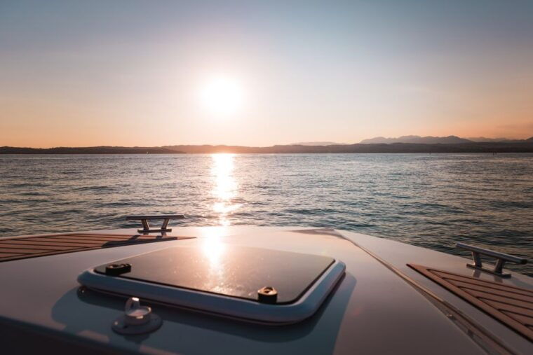 sirmione-sunset-boat-cruise-with-local-wine