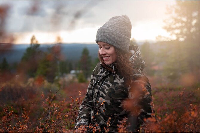 small-group-fishing-lunch-reindeer-farm-visit-in-the-wilderness
