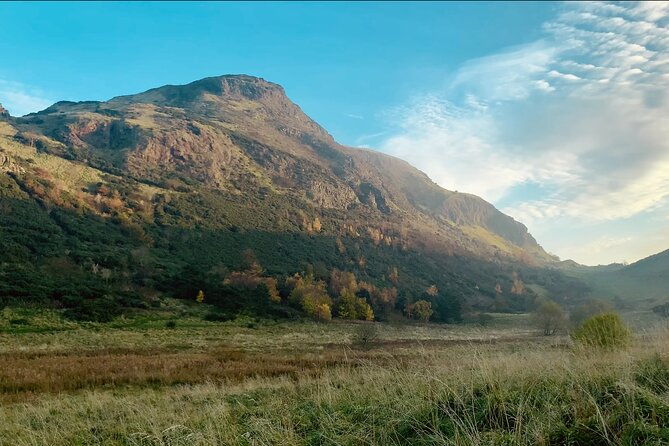 small-group-guided-hike-of-arthurs-seat-and-holyrood-park