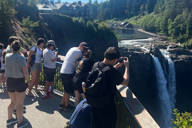 snoqualmie-falls-vip-tour-and-hiking-escape-up-to-7-passengers