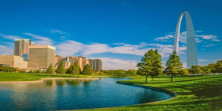 st-louis-guided-small-group-city-tour-with-river-cruise