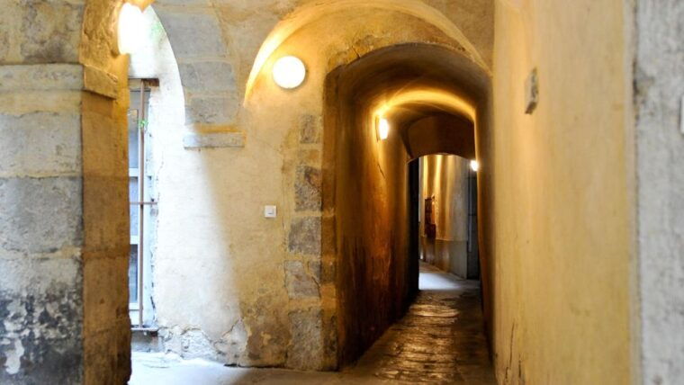 storytelling-tour-of-vieux-lyon-for-children-in-french