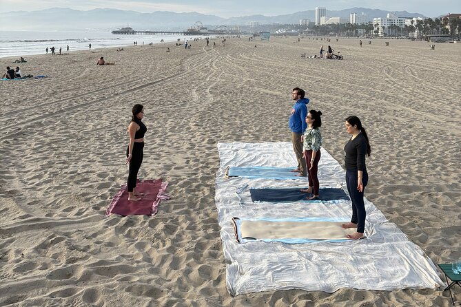 stretch-and-sip-yoga-with-fresh-juice-on-santa-monica-beach