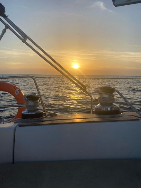 sunset-on-a-luxury-sailing-yacht-lagos-algarve
