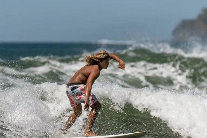 surf-lessons-with-ronaldo-in-tamarindo