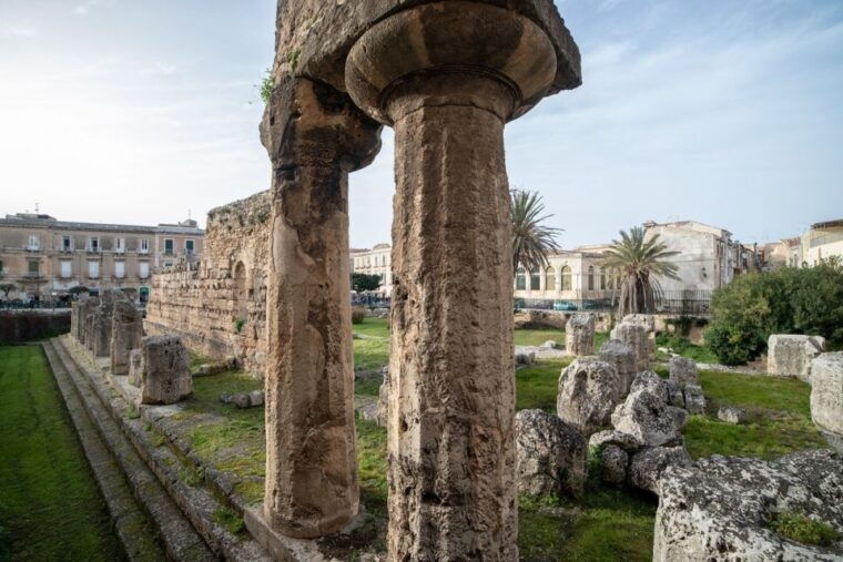 syracuse-ortigia-guided-walking-tour-cannolo-tasting