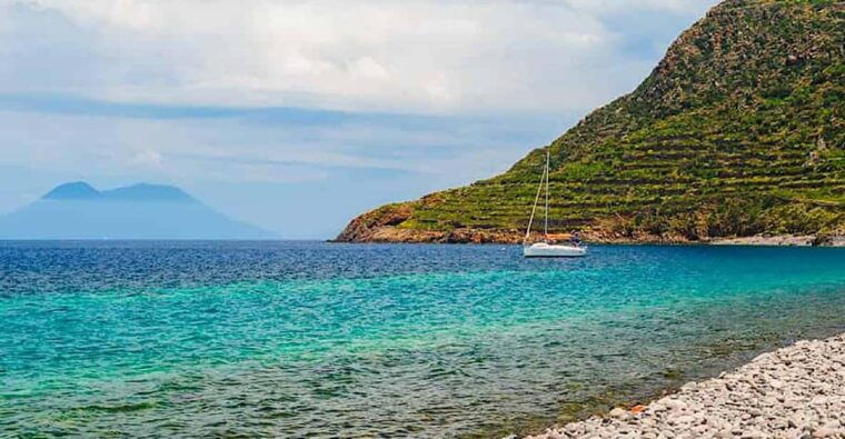 tour-alicudi-and-filicudi-max-12-p