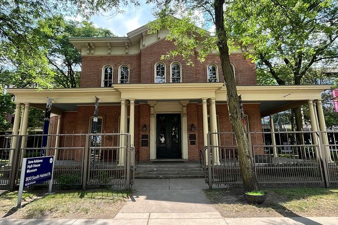 tour-chicago-lgbtq-style-on-and-off-history-bus-tour