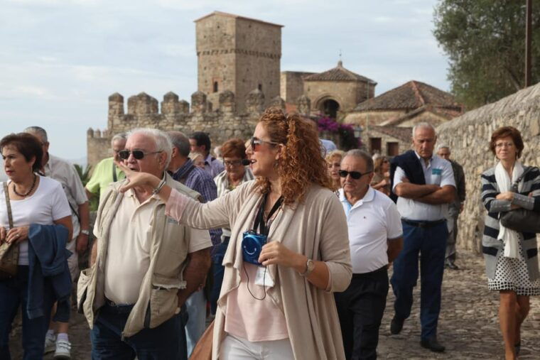 trujillo-guided-visit-medieval-scenery-and-route-of-the-discoverers
