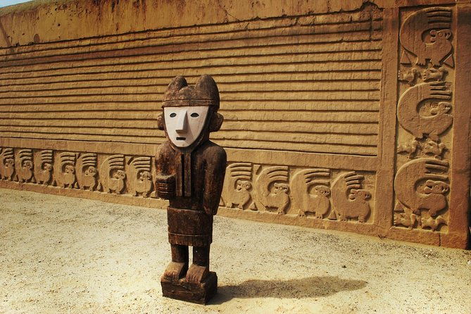trujillo-in-a-day-moon-temple-and-museum-chan-chan-huanchaco-beach