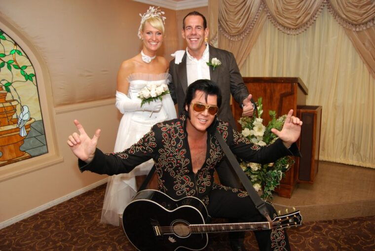 vegas-elvis-themed-graceland-chapel-wedding-or-vow-renewal